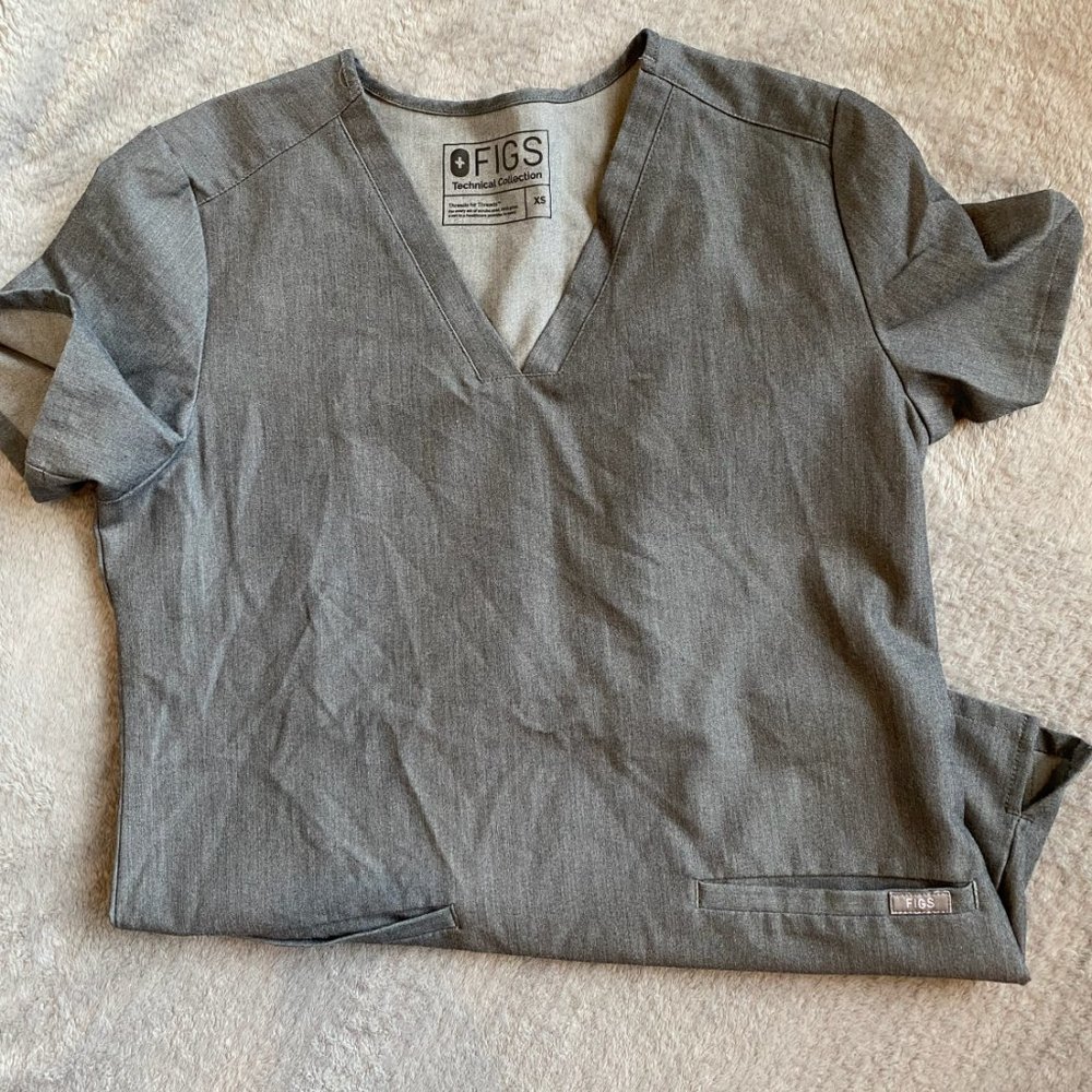 Figs Graphite Casma Three-Pocket Scrub Top in X Small